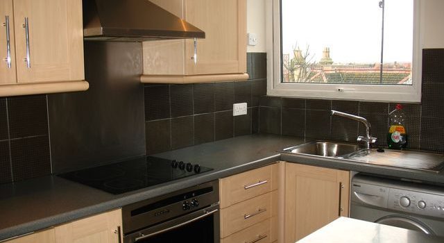 ナイトクラブを非日常へ変える内装設計と都市文化を映す夜の魔法 ナイトクラブを非日常へ変える内装設計と都市文化を映す夜の魔法